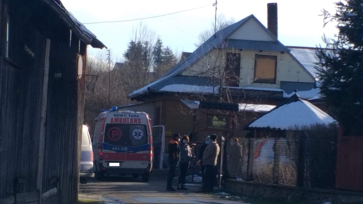 We wsi Szaflary znaleziono ciała dwóch zmarłych mężczyzn. To bracia mieszkający w sąsiadujących ze sobą domach. Jak nieoficjalnie wiadomo, do ich śmierci mogło dojść już kilka dni temu.