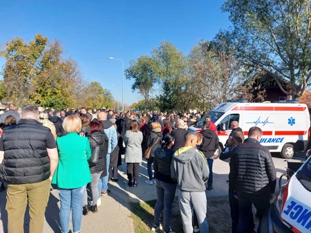 Sahrana devojčica i deke koji su stradali na Železničkoj stanici Novi Sad
