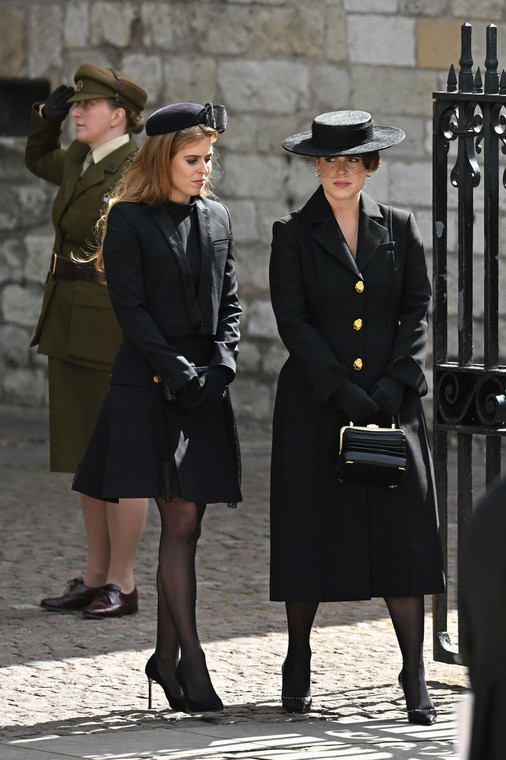 Księżniczka Beatrice i księżniczka Eugenia na pogrzebie Elżbiety II