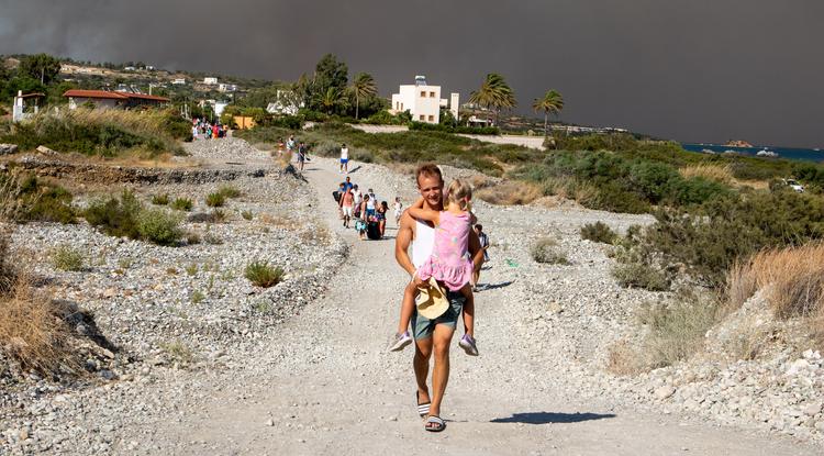 Evakuálják a lakosságot és a turistákat Rodoszon Fotó: Getty Images