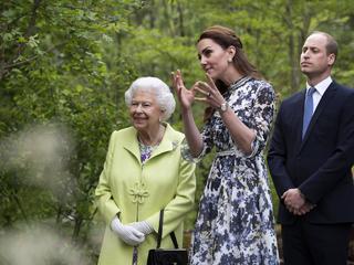 Królowa Elżbieta II stoi na czele „firmy” – tak sama nazwała organizację rodu królewskiego, gdy rządził jej ojciec