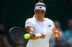 Świątek w 1/8 finału Wimbledonu zagra z Ons Jabeur