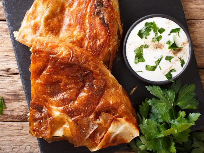 Burek sa gotovim korama