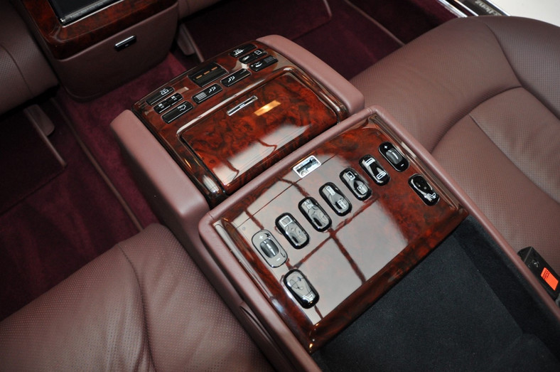 Mercedes 600 Pullman restomod