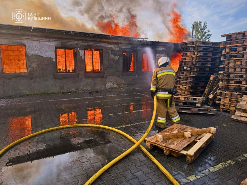 Požar nakon ruskog napada na region Kijeva 9. jula