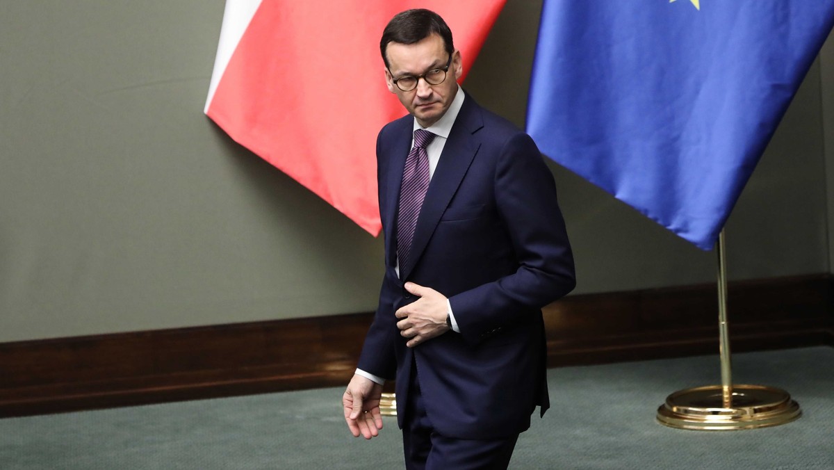 Premier Mateusz Morawiecki w Centrum Historii Zajezdnia we Wrocławiu spotkał się z działaczami Solidarności Walczącej. "Dzisiaj, pomimo upływu lat, nadal jesteśmy Polsce potrzebni, by dawać świadectwo tamtych dni i uczestniczyć w budowaniu Ojczyzny naszych marzeń" - podkreślił.