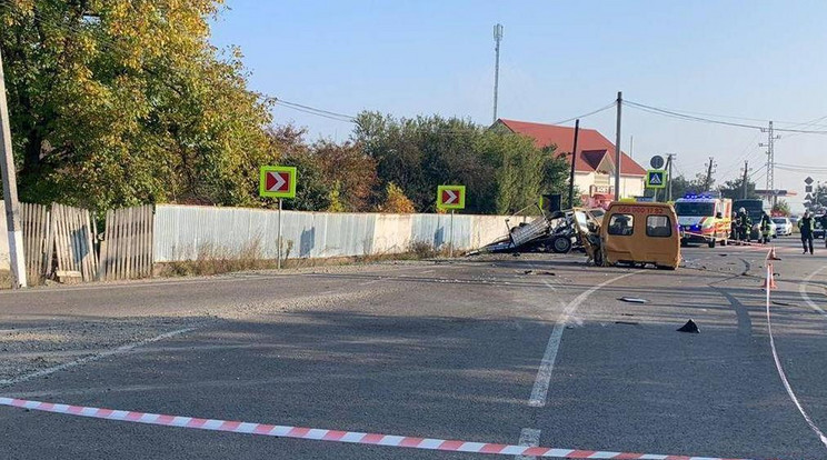 A baleset után az egész utat lezárták /Fotó: Ukrán rendőrség