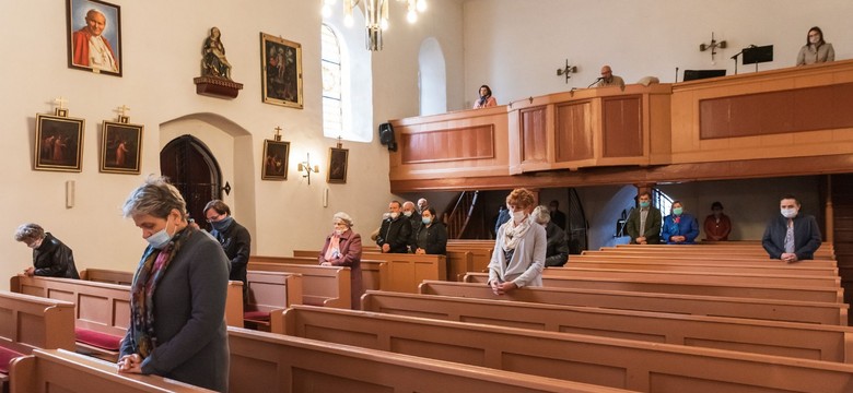 Polacy coraz gorzej oceniają działalność Kościoła. SONDAŻ CBOS