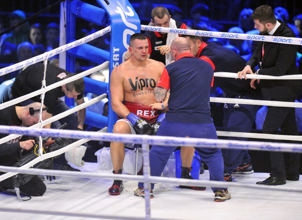 Polski bokser padł jak kłoda. Marcin Rekowski brutalnie znokautowany na ringu w Makao