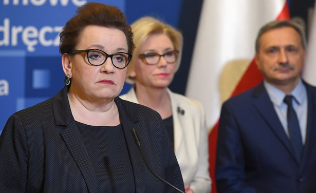Opozycja wzywa premiera do zdymisjonowania minister Zalewskiej. "Powinna też zrezygnować ze startu w eurowyborach"