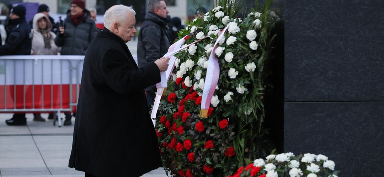 Kaczyński powinien ponieść karę za wieniec i uderzenie aktywisty? Polacy podzieleni [SONDAŻ]