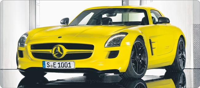 Mercedes SLS AMG E-cell dorównuje osiągami najszybszym autom spalinowym. Cena tradycyjnego SLS AMG zaczyna się od 183 tys. dol. Jego młodszy elektrycznych brat będzie o kilkanaście tysięcy droższy Fot. mat. prasowe