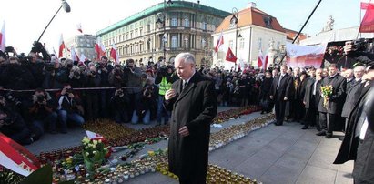 Kaczyński poruszony. Nie był w stanie przemawiać?