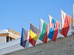 Hipokryci z Davos. Forum przypomina zjazd fanów luksusowej motoryzacji