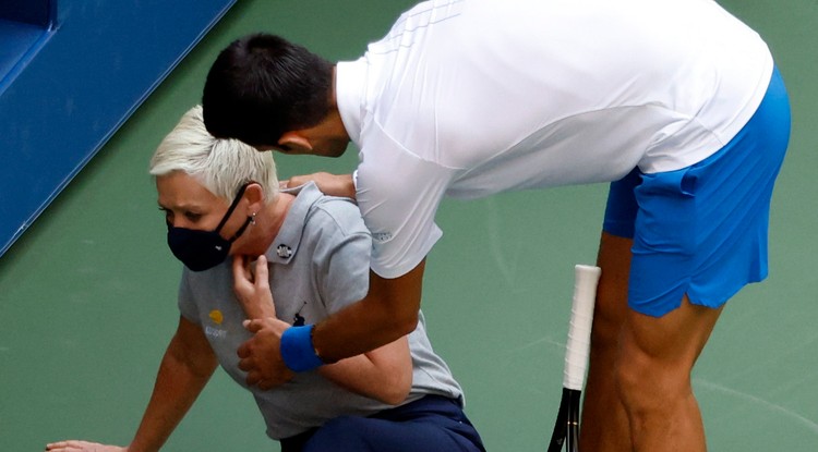 Novak Djokovic torkon lőtt egy vonalbírót