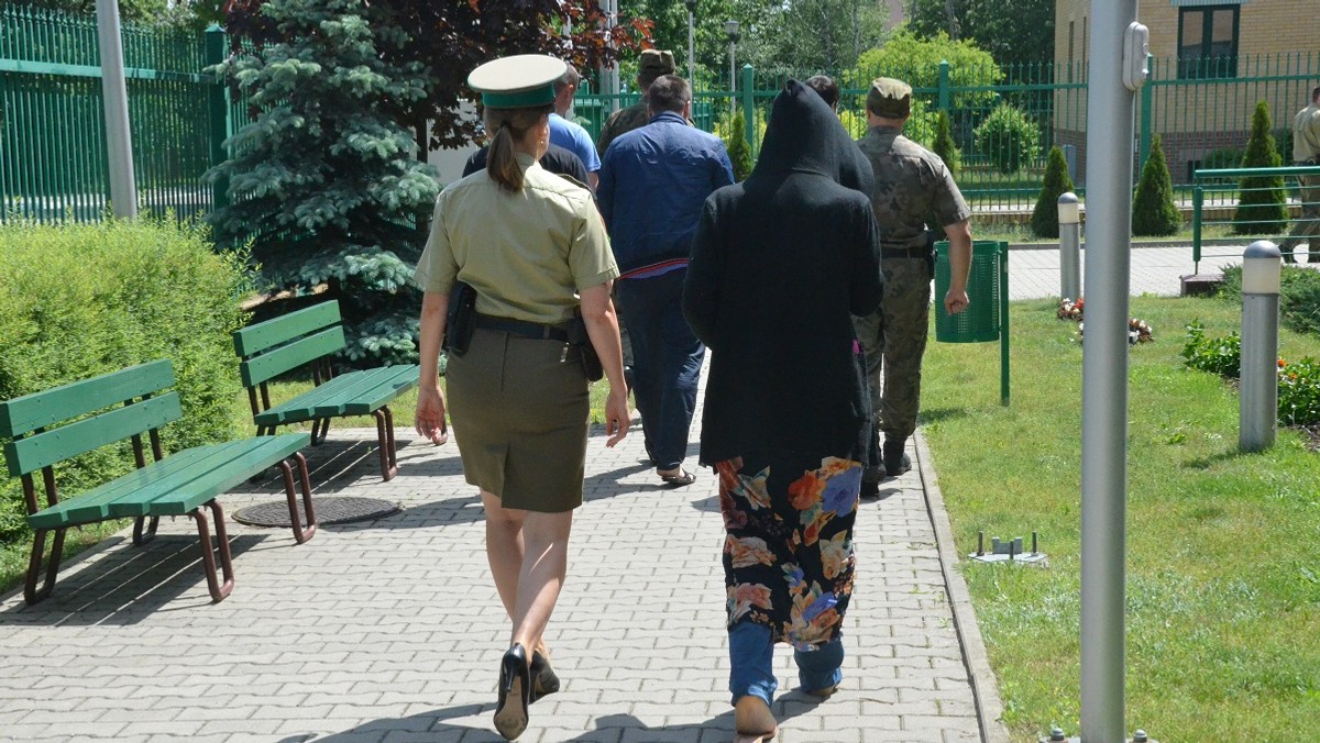 Kolejni cudzoziemcy próbowali nielegalnie dostać się do Polski przez granice z Litwą i Białorusią. Podlascy pogranicznicy zatrzymali pięciu Czeczenów, pięciu Kazachów, Łotysza, Ukraińca i Hindusa. Straż graniczna ujawniła w tym roku ponad trzydziestu nielegalnych imigrantów w województwie podlaskim.