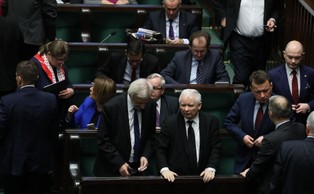 Lewestam: Polska jest w stanie ciągłej histerii. Społeczeństwo tworzy symboliczne twierdze i grody