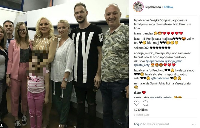 Brena sa snajom, bratom i bratancom