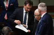 Prezes PiS Jarosław Kaczyński (C), wicepremier, minister nauki i szkolnictwa wyższego Jarosław Gowin (P), minister sprawiedliwości, prokurator generalny Zbigniew Ziobro