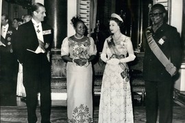 Predsednik sa suprugom došao u posetu kraljici Elizabeti, a onda je tražio TANJIR SIROVOG MESA: Kraljicu niko nikada nije video TOLIKO BESNU, a zbog ovoga Britanija je IZGUBILA MILION FUNTI