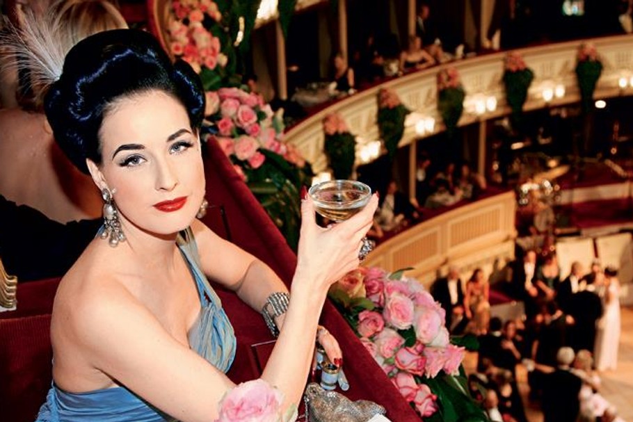 dita von teese na balu