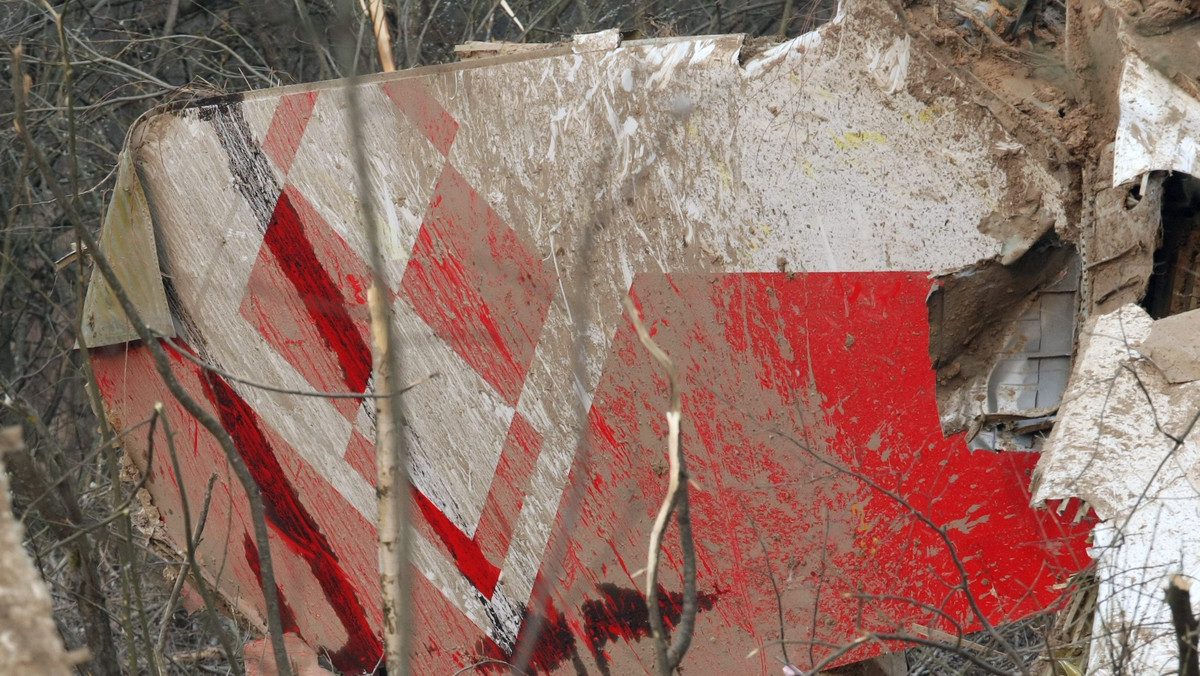 Dwa fragmenty kości znalezione w okolicach lotniska pod Smoleńskiem na początku września, zostały przekazane prokuraturze wojskowej. Na szczątki natrafili uczestnicy X Międzynarodowego Motocyklowego Rajdu Katyńskiego.