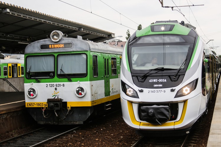 Przekazywane dzisiaj Impulsy to pierwsze pociągi polskiej produkcji w pełni zgodne z TSI, czyli Technicznymi Specyfikacjami Interoperacyjności, spełniające najnowsze, restrykcyjne przepisy obowiązujące w Unii Europejskiej – powiedział Zbigniew Konieczek, Prezes Zarządu NEWAG S.A. - Jakość, dbałość o komfort oraz bezpieczeństwo jazdy, zarówno pasażerów, jak i obsługi, to w Newagu najwyższe priorytety – dodał.
<br><br>
fot. (cat) PAP/Leszek Szymański