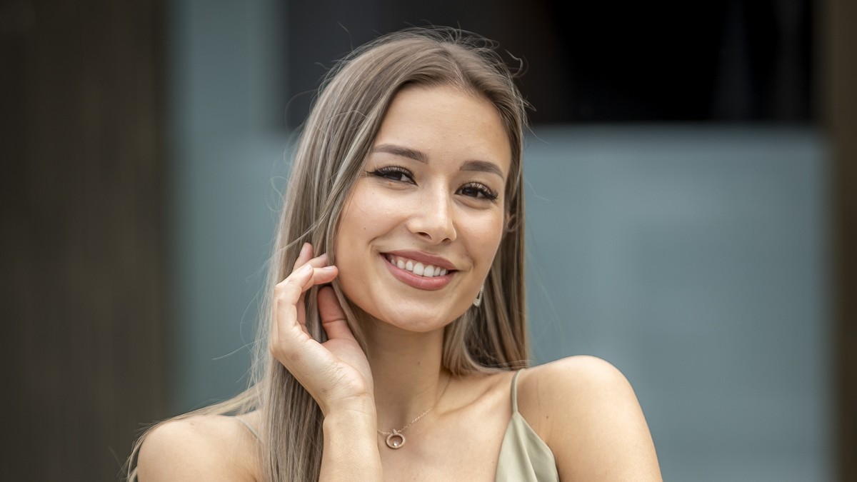 Gyönyörű ruhában lépett először a világ színpadára Magyarország legszebb nője – így festett Hacsi Boglárka a Miss Worldön