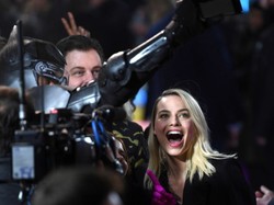 Margot Robbie udowadnia, że można dobrze wyglądać z ogromnym odrostem