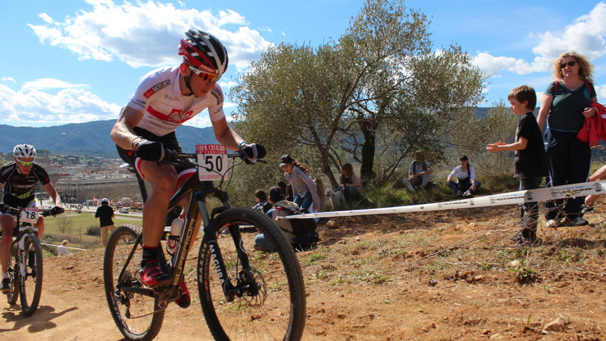 Marek Konwa na 18. miejscu ukończył swój pierwszy tegoroczny wyścig - zaliczane do Copa Catalana Internacional zawody w Banyoles (2. kategoria UCI). Mistrz Polski w kolarstwie górskim nie krył rozczarowania swoim występem.