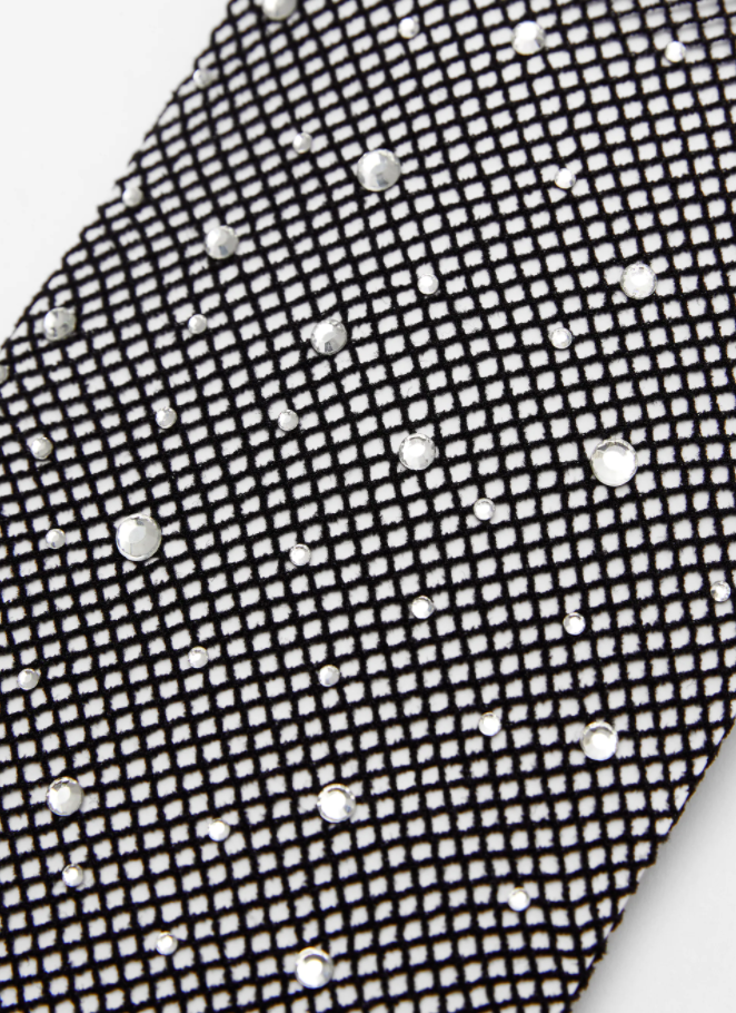 Collants résille effet scintillant avec des applications pailletées de Zara pour environ 15 francs.