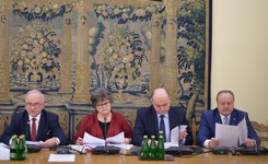 Sejm zaczyna prace nad jawnością i limitem zarobków w NBP. 'To ingerencja w niezależność banku centralnego'