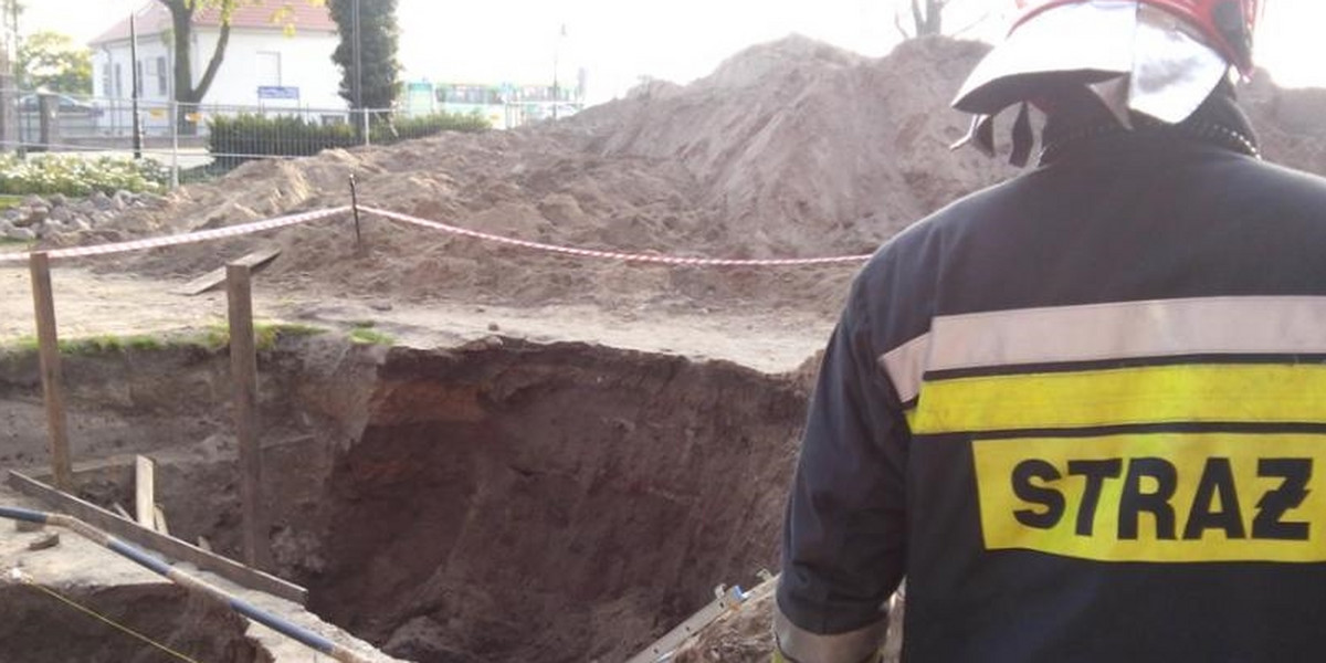 Przysypany ziemią archeolog w ciężkim stanie.