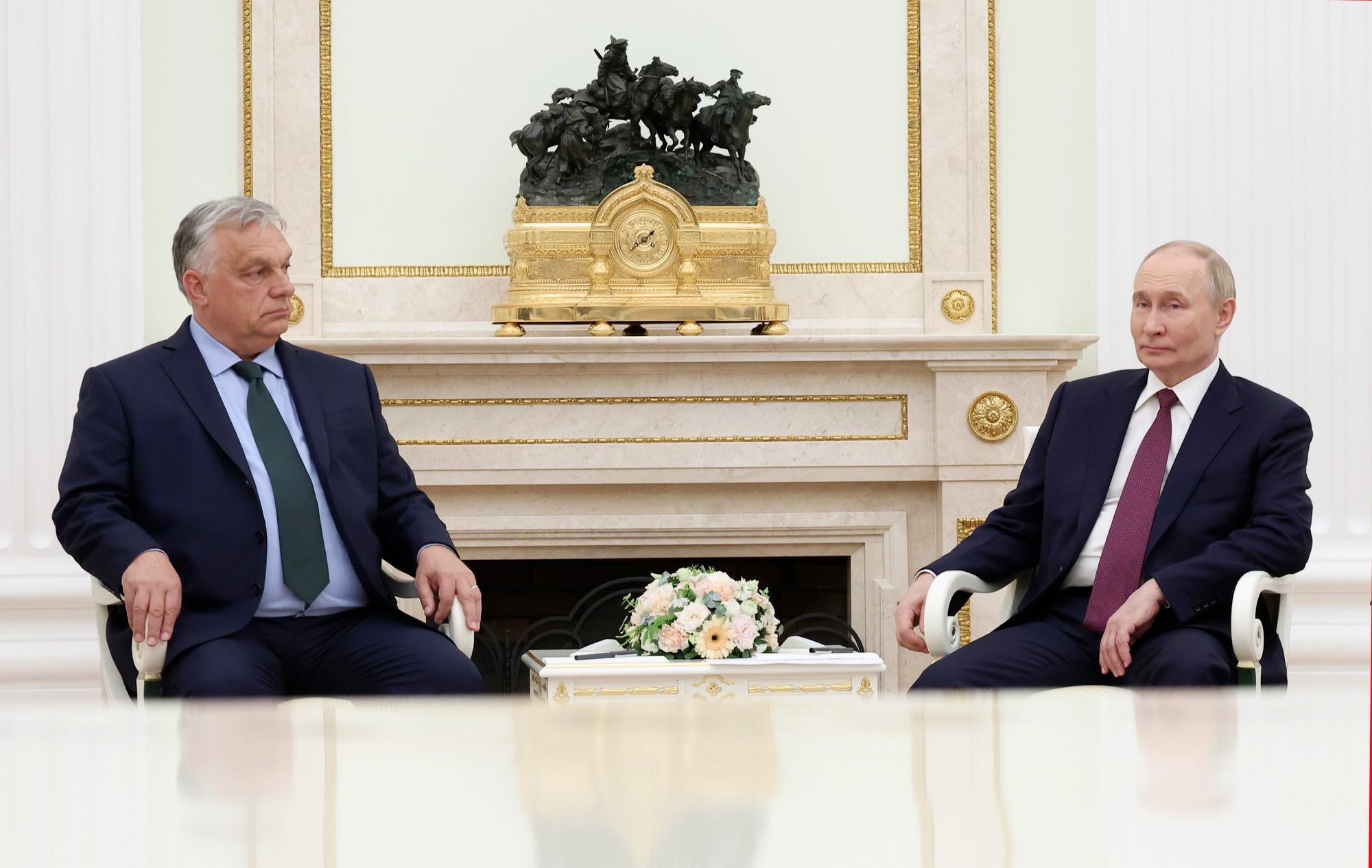 Ruský prezident Putin prijal v Kremli maďarského premiéra Orbána.