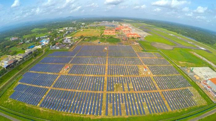 Panele słoneczne na lotnisku Cochin International Airport Limited