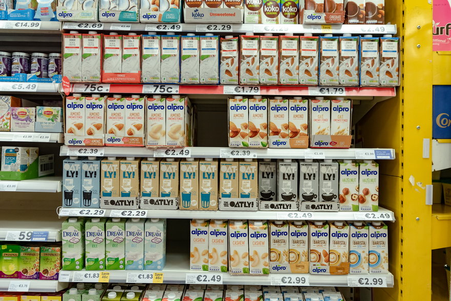 Jednym z problemów jest nazewnictwo produktów na bazie roślinnej i zakaz stosowania nazw w rodzaju "mleko roślinne", które pomogłoby klientom zrozumieć funkcję jaką pełni dany produkt.
