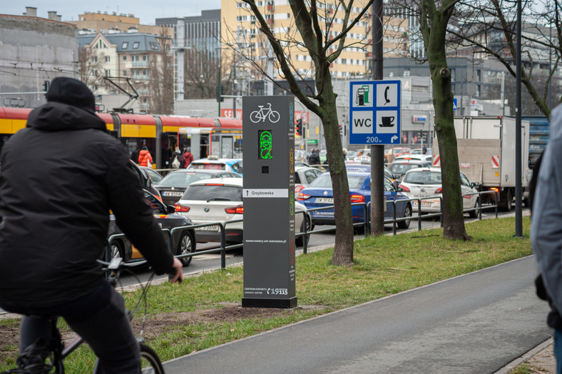 Warszawskie totemy dla rowerzystów