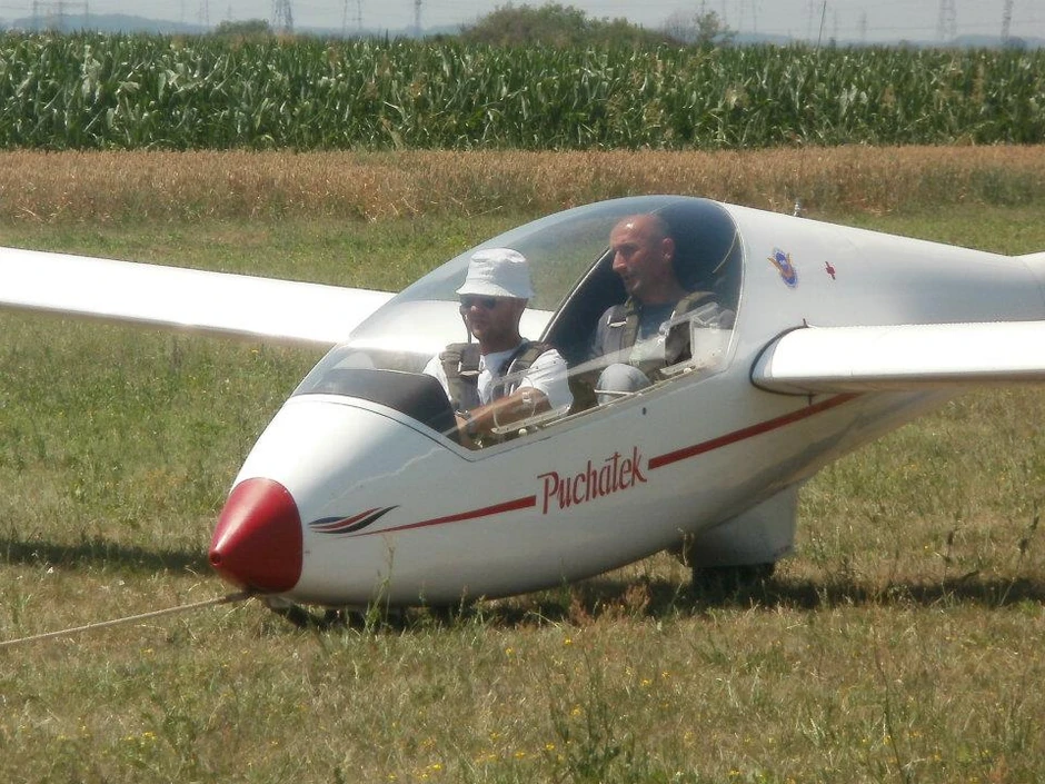 Događa se i da mora da sleti na njivu