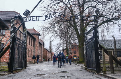 Wicepremier idzie na zwarcie z Facebookiem. Poszło o Muzeum Auschwitz