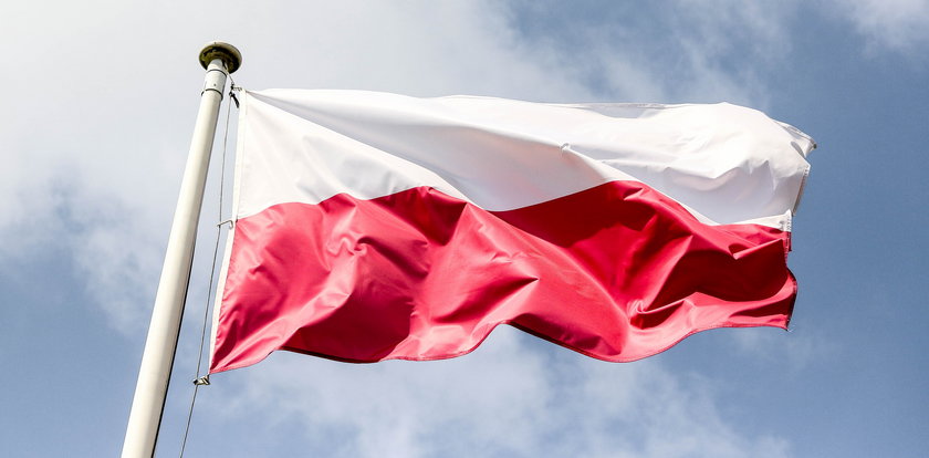Chcą zmienić polski hymn! Projekt ministerstwa jest już gotowy. Ale to nie wszystko. Co z flagami i godłami?