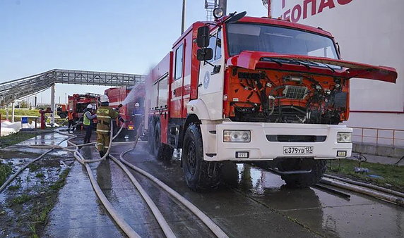 Gaszenie pożaru zbiornika na paliwo