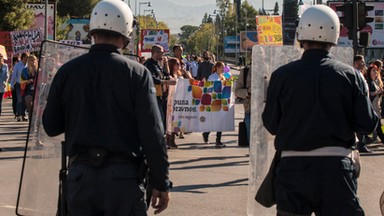 Czarnogóra: parada gejów - przepychanki jej przeciwników z policją