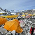 Burza wokół chińskiej himalaistki ocalonej na Mount Evereście. Miała nie zapłacić Szerpom, którzy ją uratowali