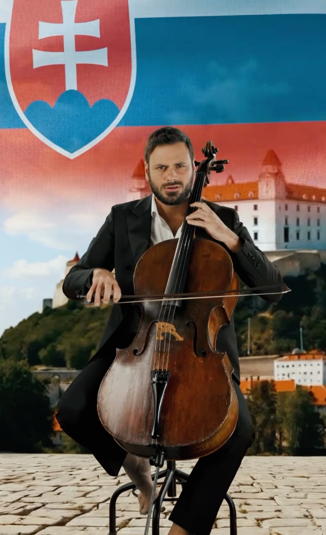 HAUSER zahral známu slovenskú pieseň.