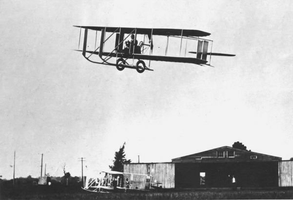 Dayton, Ohio, 1913 r. Oblatywanie Wright Model E (domena publiczna).