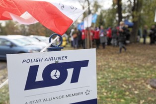 Strajk pracowników PLL LOT zawieszony do poniedziałku