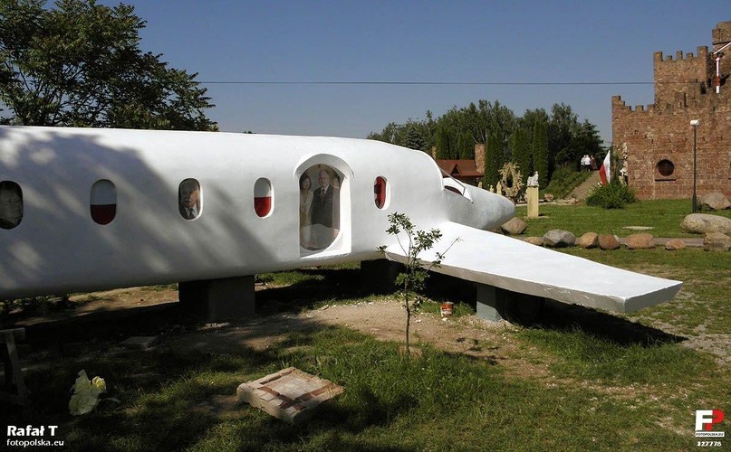 Pomnik katastrofy smoleńskiej w Kałkowie (Fot. Rafał T / fotopolska.eu CC BY-SA 3.0)