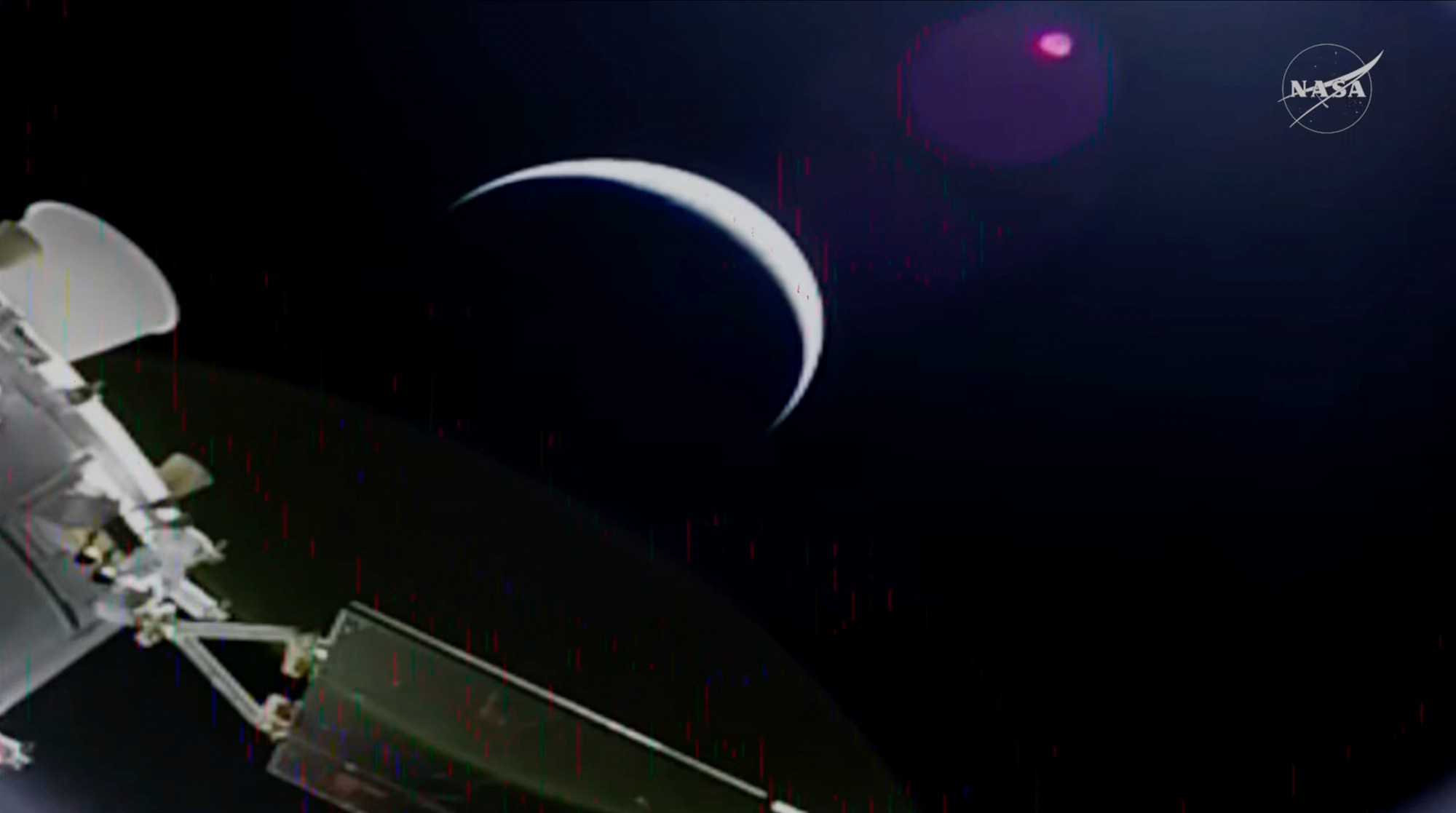 Pohľad na Zem z kozmickej kapsuly Orion.