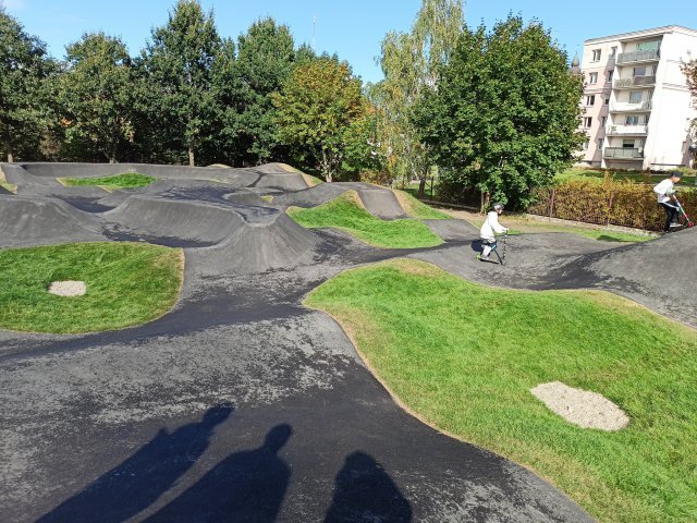 Na olsztyńskich Jarotach powstał nowy pumptrack [ZDJĘCIA]