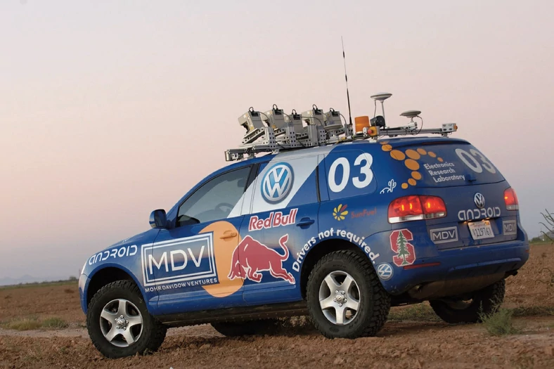 Samochód sterowany systemem zaprojektowanym przez zespół z uniwersytetu Stanford. W 2005 roku wygrał konkurs DARPA Grand Challenge. W niecałe siedem godzin pokonał 280 kilometrów w trudnym pustynnym terenie pełnym dołów i ostrych zakrętów.